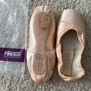 Freed of London point shoe